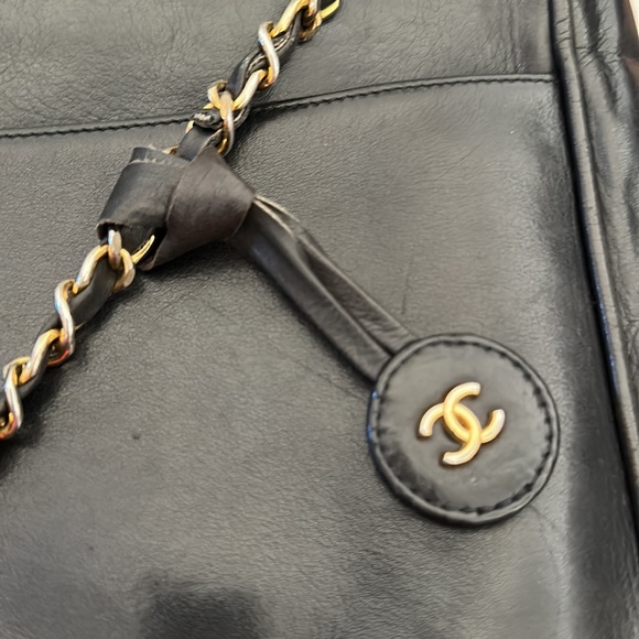 AUTHENTIC CHANEL BLACK VINTAGE BAG WITH BOX - Picture 11 of 17